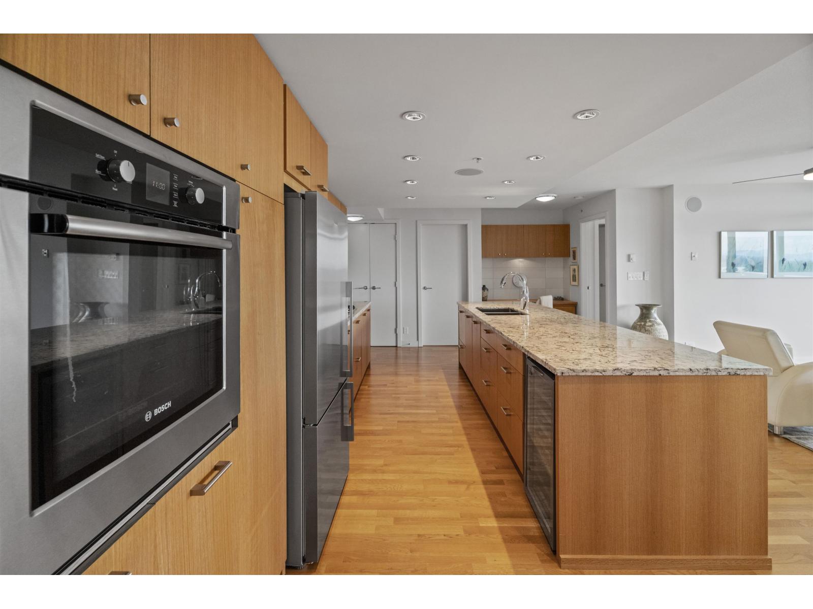 Photo 2 of 1105 1455 George Street, White Rock BC