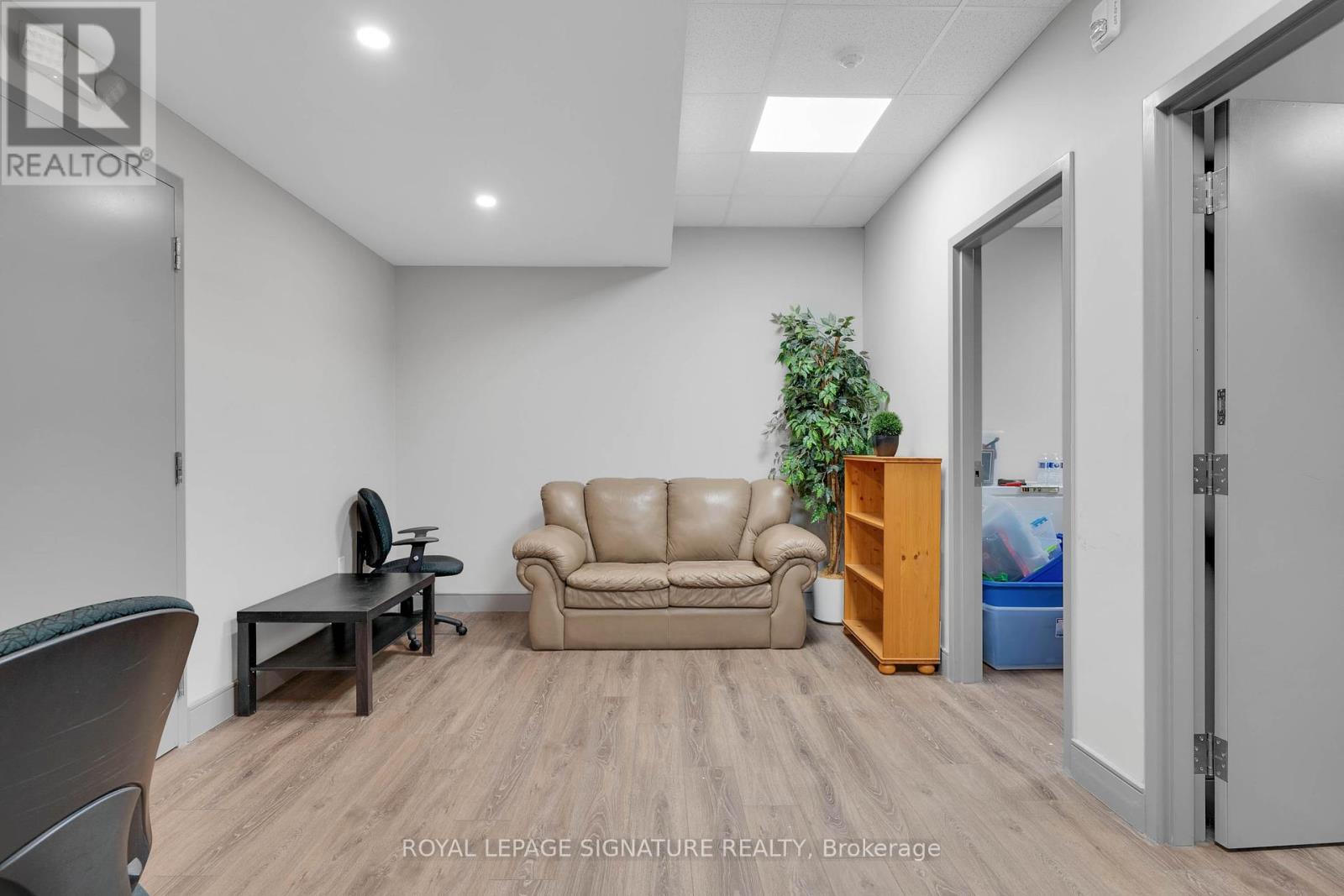 Photo 19 of Lower 95 Jonesville Crescent, Toronto ON