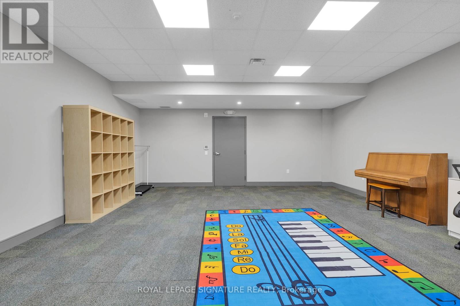 Photo 24 of Lower 95 Jonesville Crescent, Toronto ON