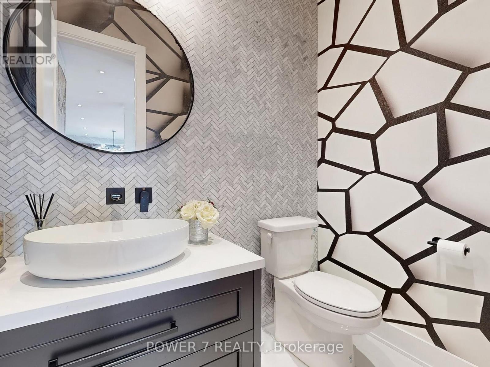 Photo 18 of 34 Dresden Road, Toronto ON
