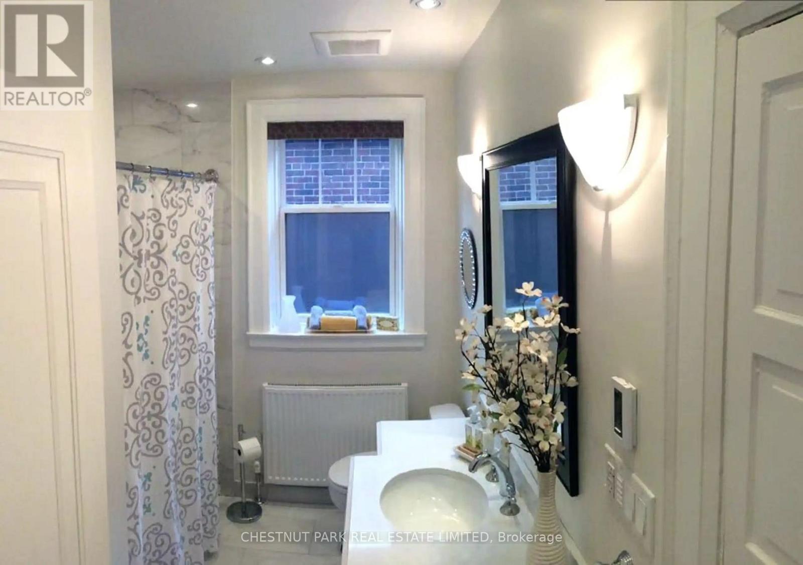 Photo 14 of Upper 472 Oriole Parkway, Toronto ON