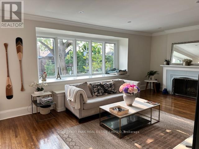 Photo 4 of Upper 472 Oriole Parkway, Toronto ON