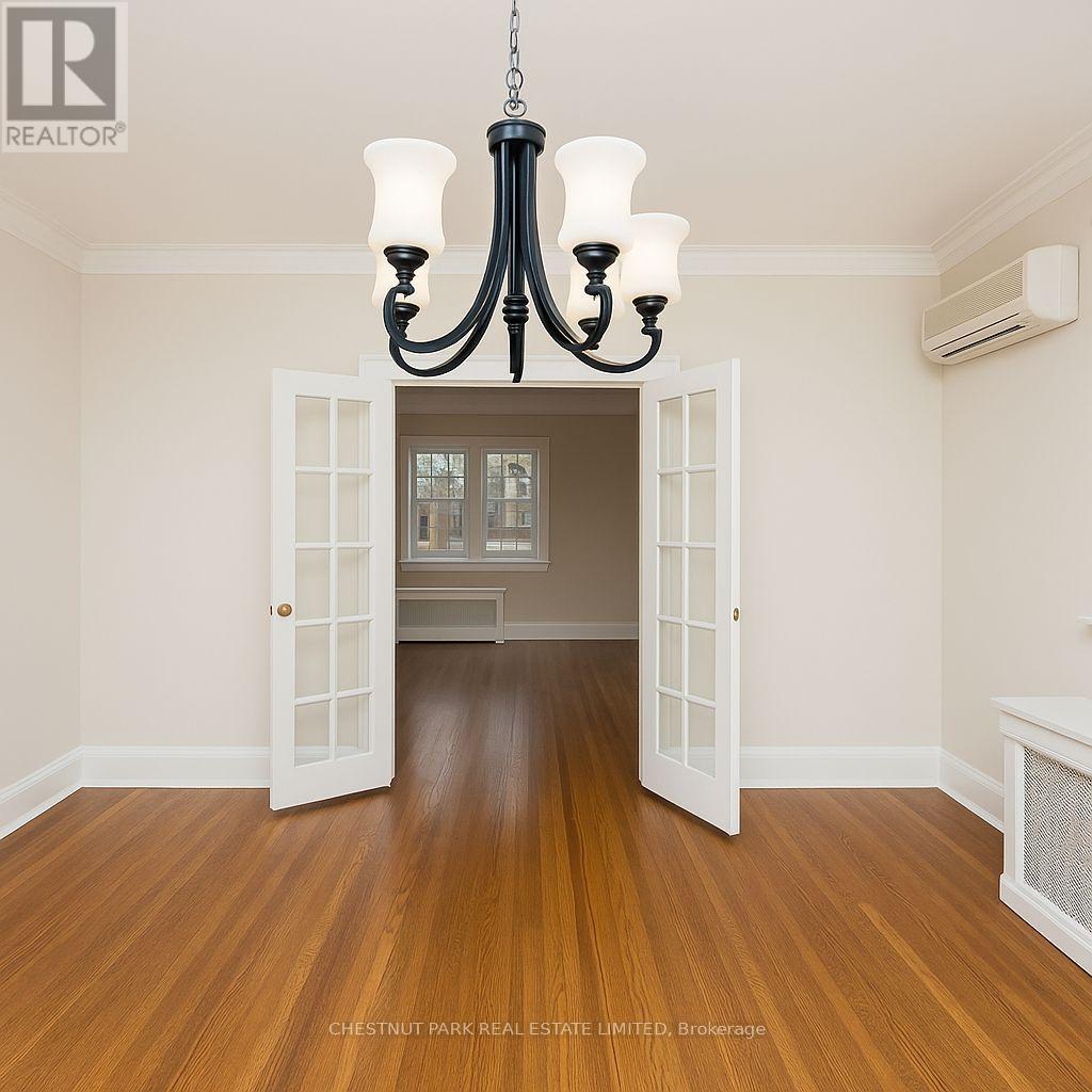 Photo 5 of Upper 472 Oriole Parkway, Toronto ON