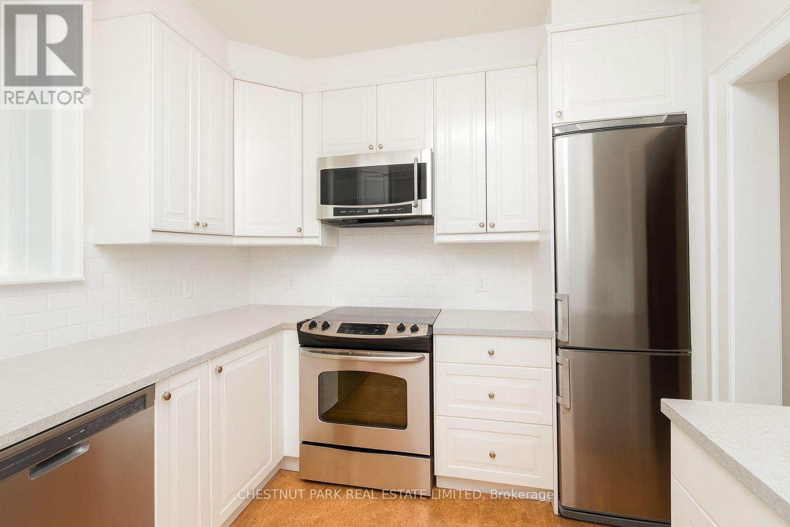Photo 8 of Upper 472 Oriole Parkway, Toronto ON