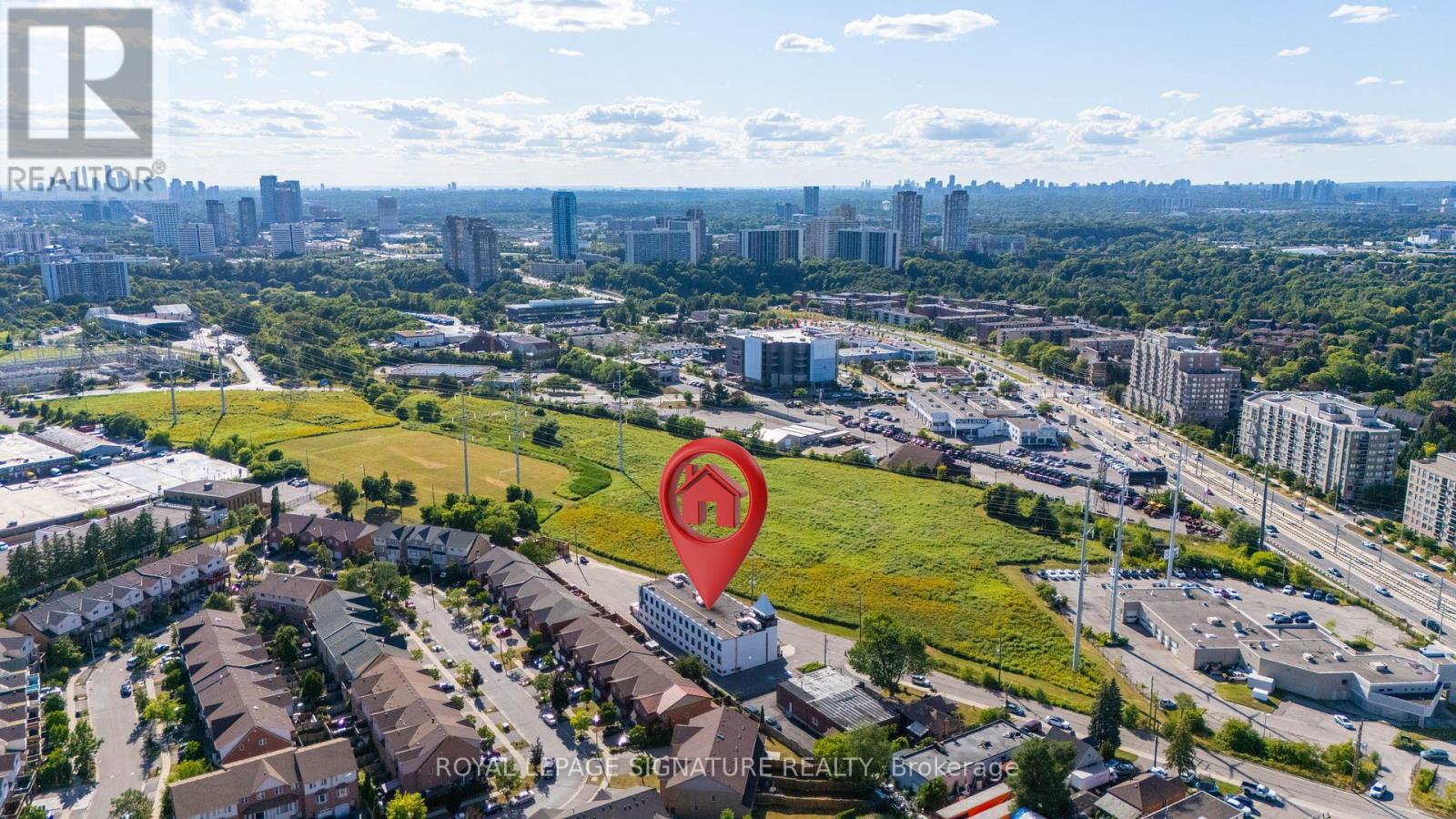 Photo 3 of Lower 95 Jonesville Crescent, Toronto ON