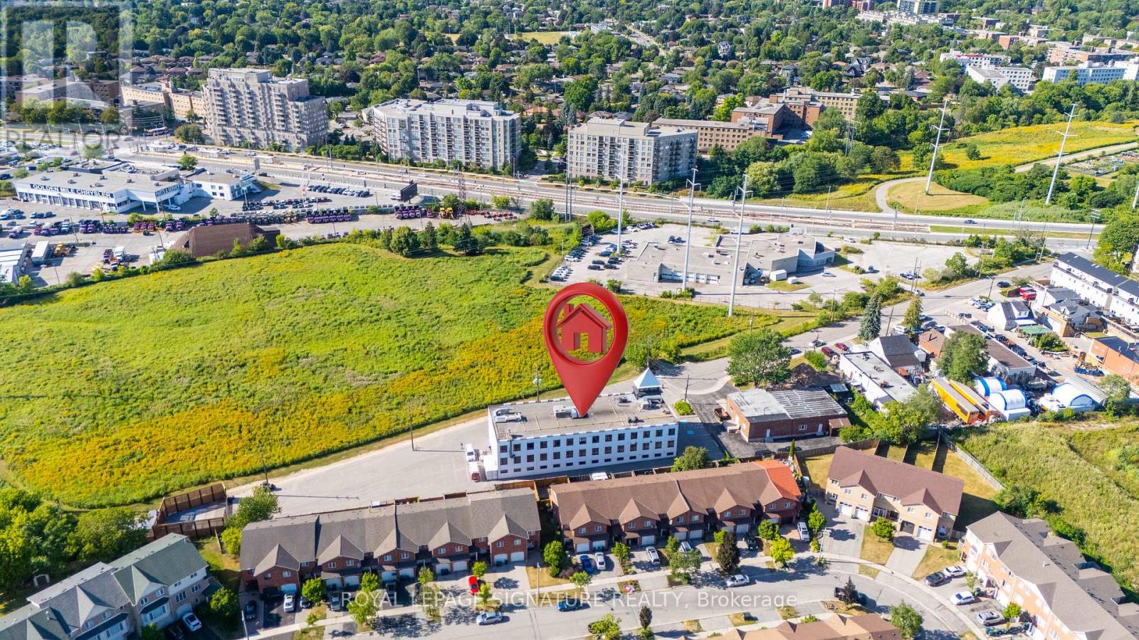 Photo 22 of Lower 95 Jonesville Crescent, Toronto ON