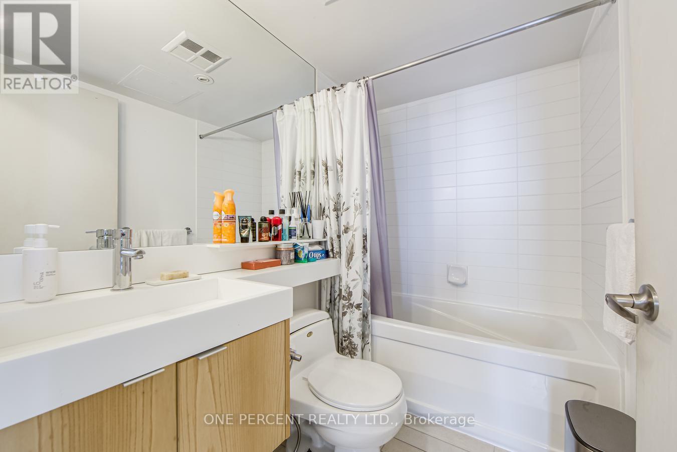 Photo 33 of 5007 25 Telegram Mews, Toronto ON