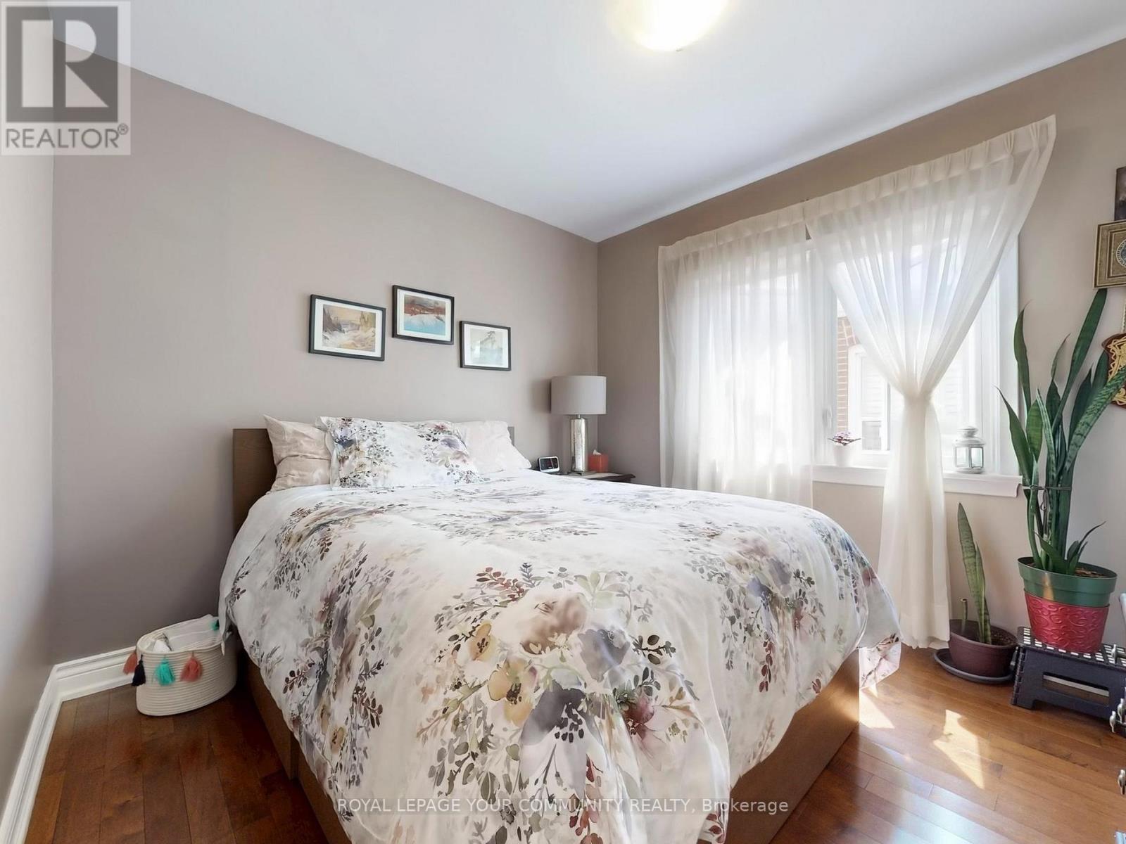 Photo 18 of 34 Droxford Avenue, Toronto ON