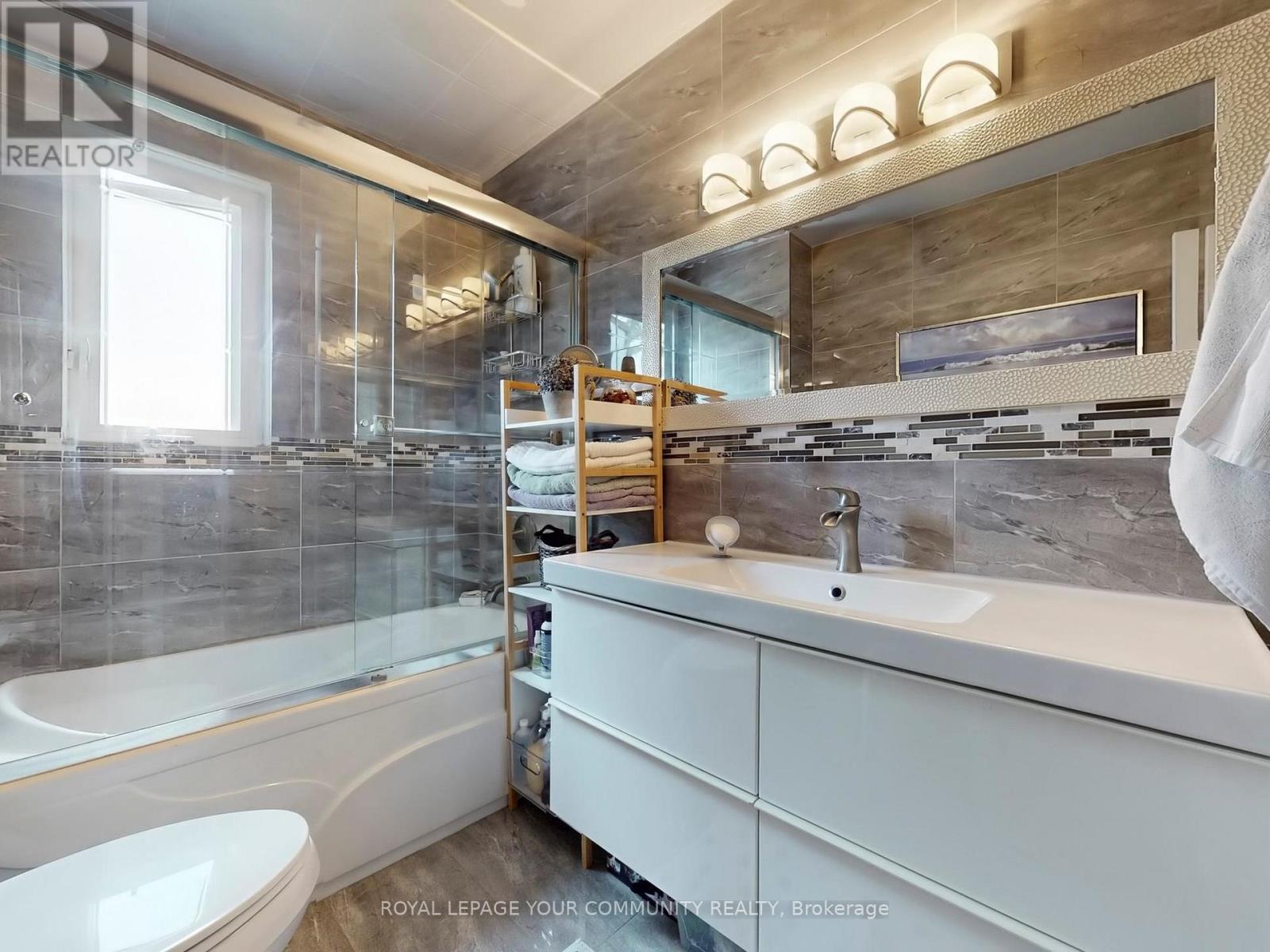 Photo 27 of 34 Droxford Avenue, Toronto ON