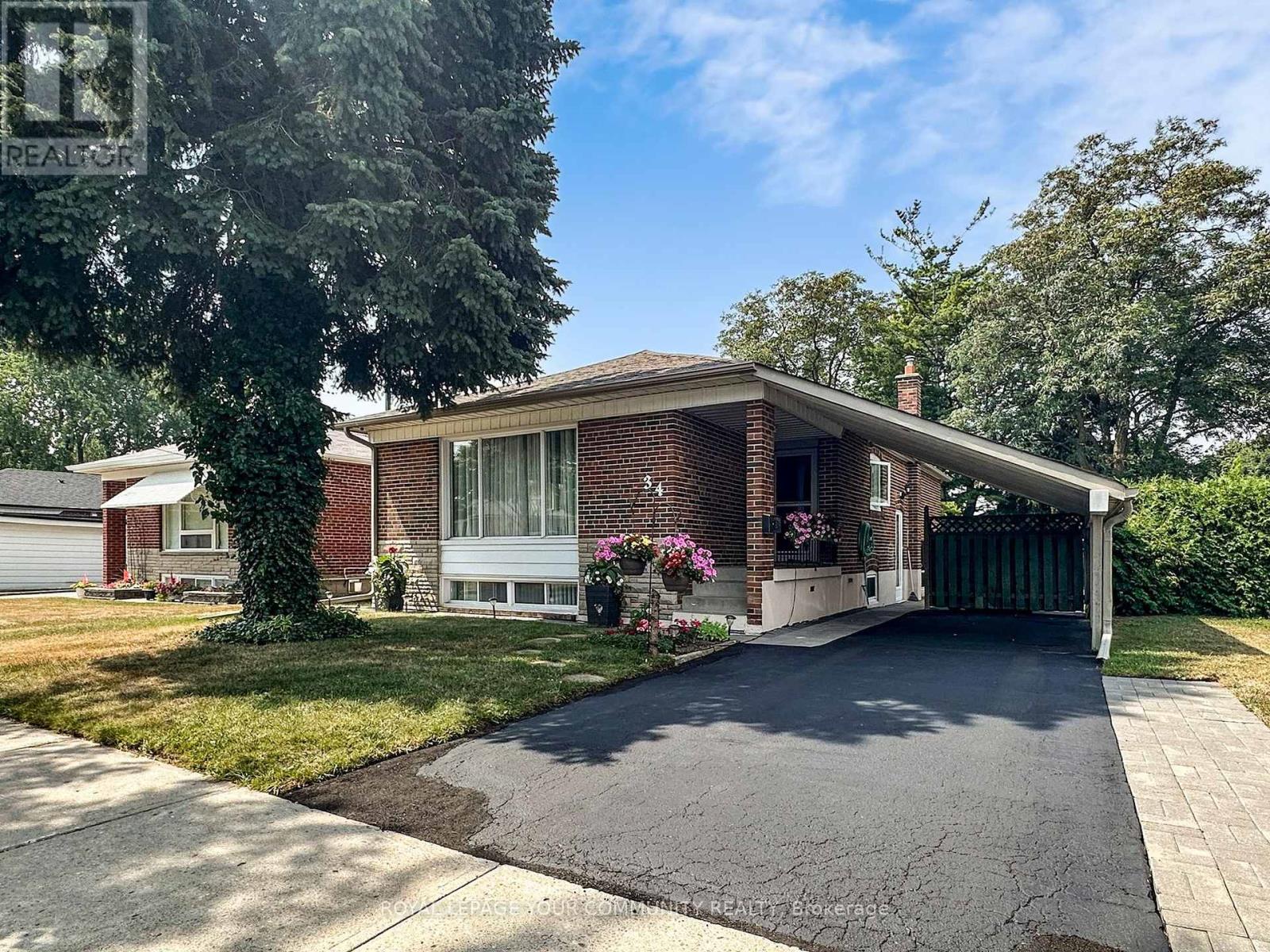 Photo 3 of 34 Droxford Avenue, Toronto ON