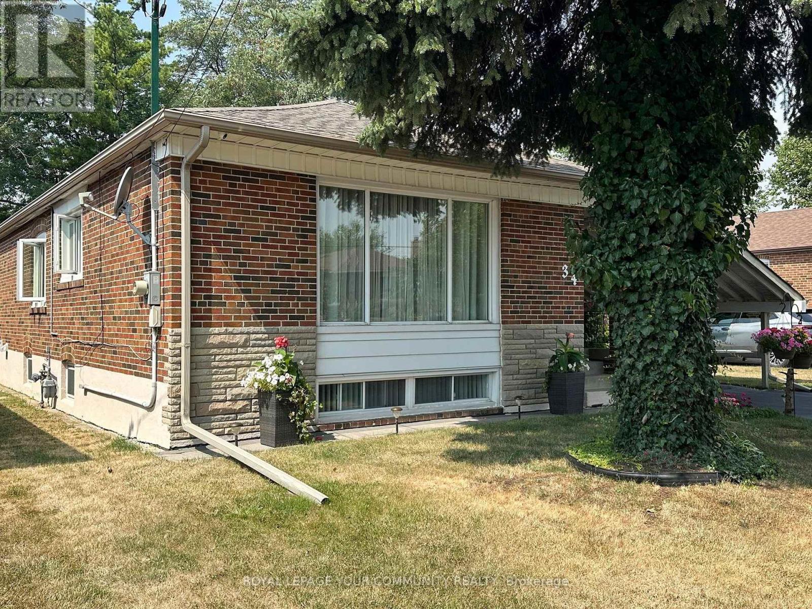Photo 4 of 34 Droxford Avenue, Toronto ON
