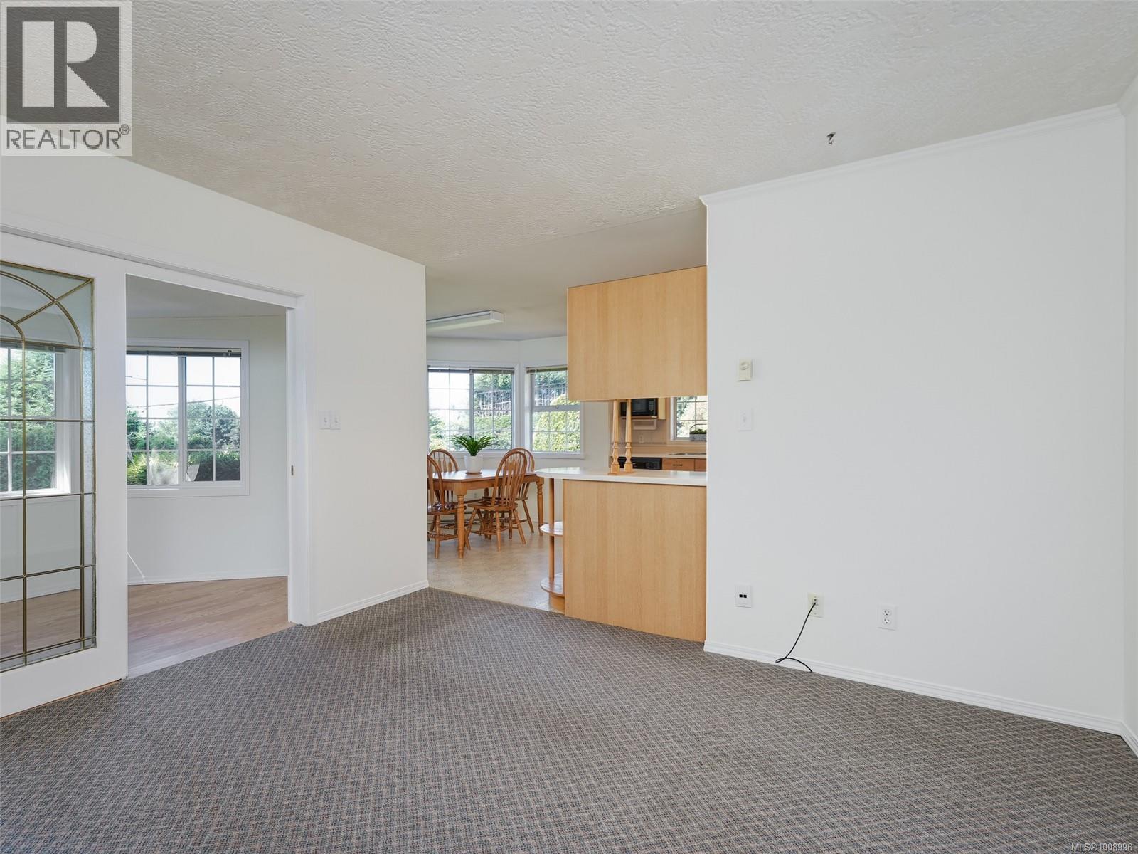 Photo 10 of 4745 Falaise Dr, Saanich BC