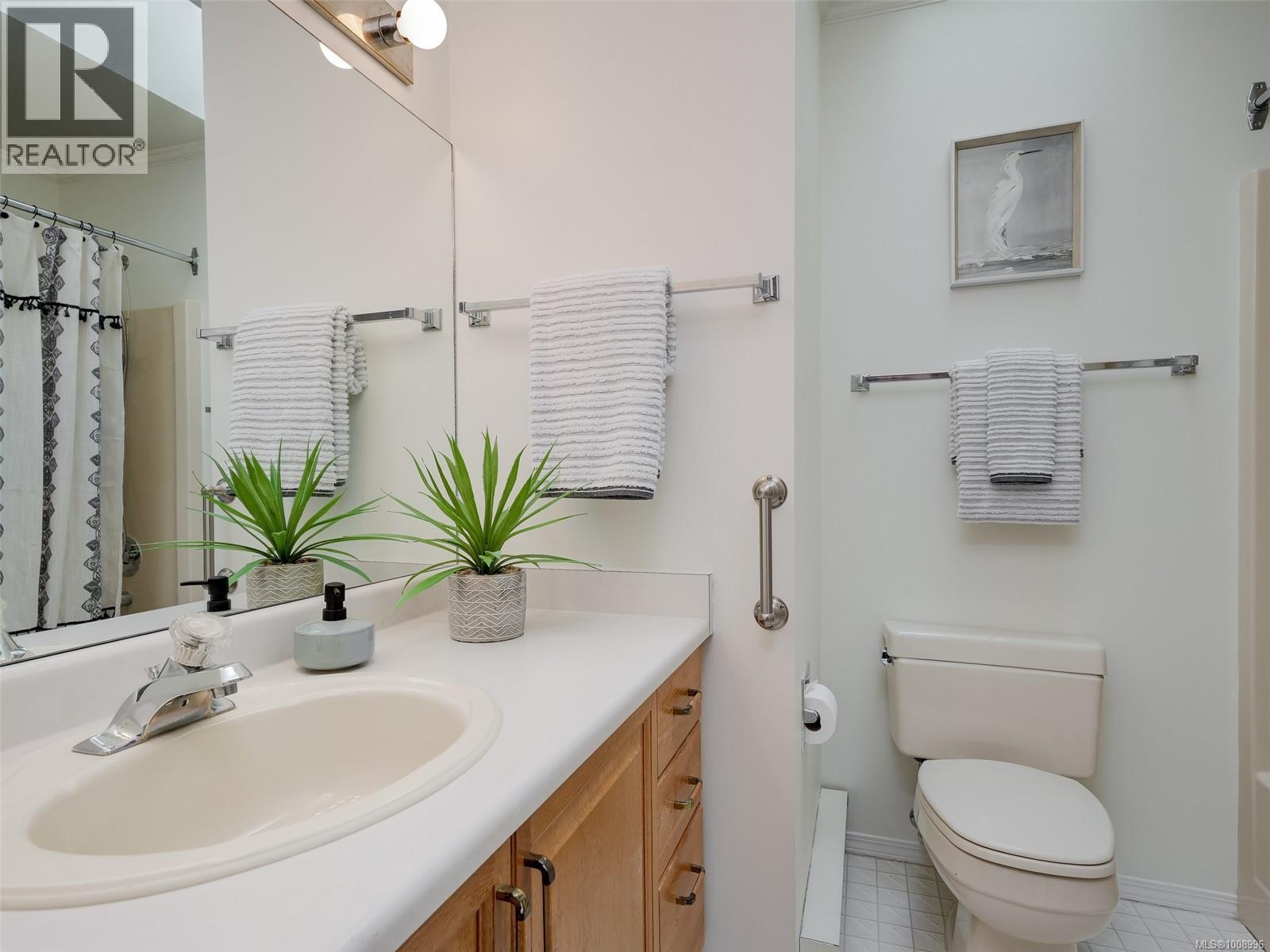 Photo 16 of 4745 Falaise Dr, Saanich BC