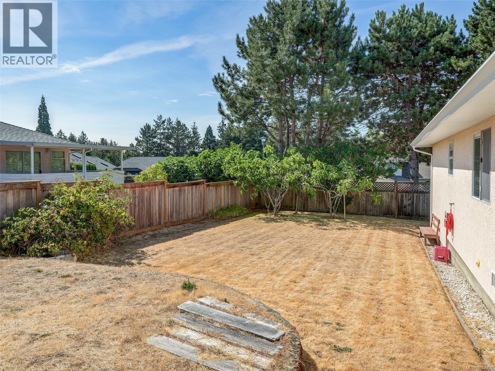 Photo 19 of 4745 Falaise Dr, Saanich BC