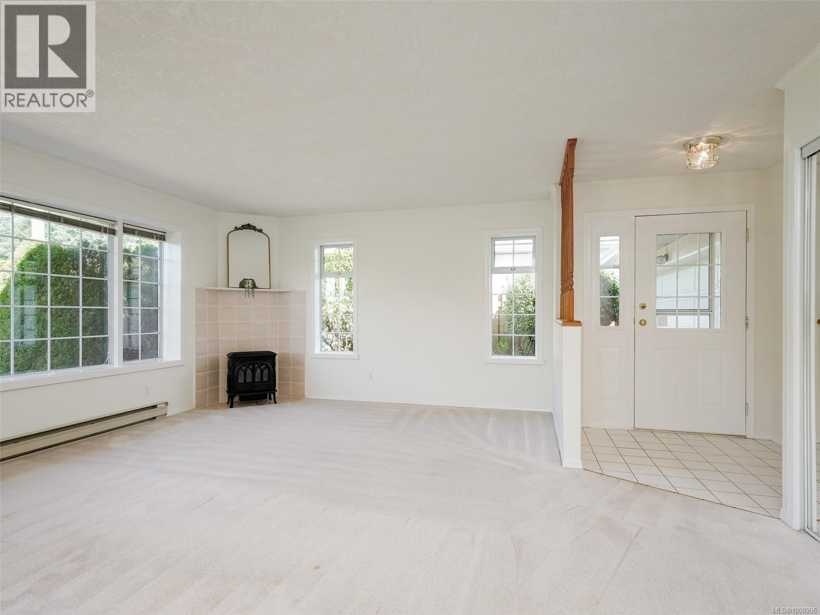 Photo 2 of 4745 Falaise Dr, Saanich BC
