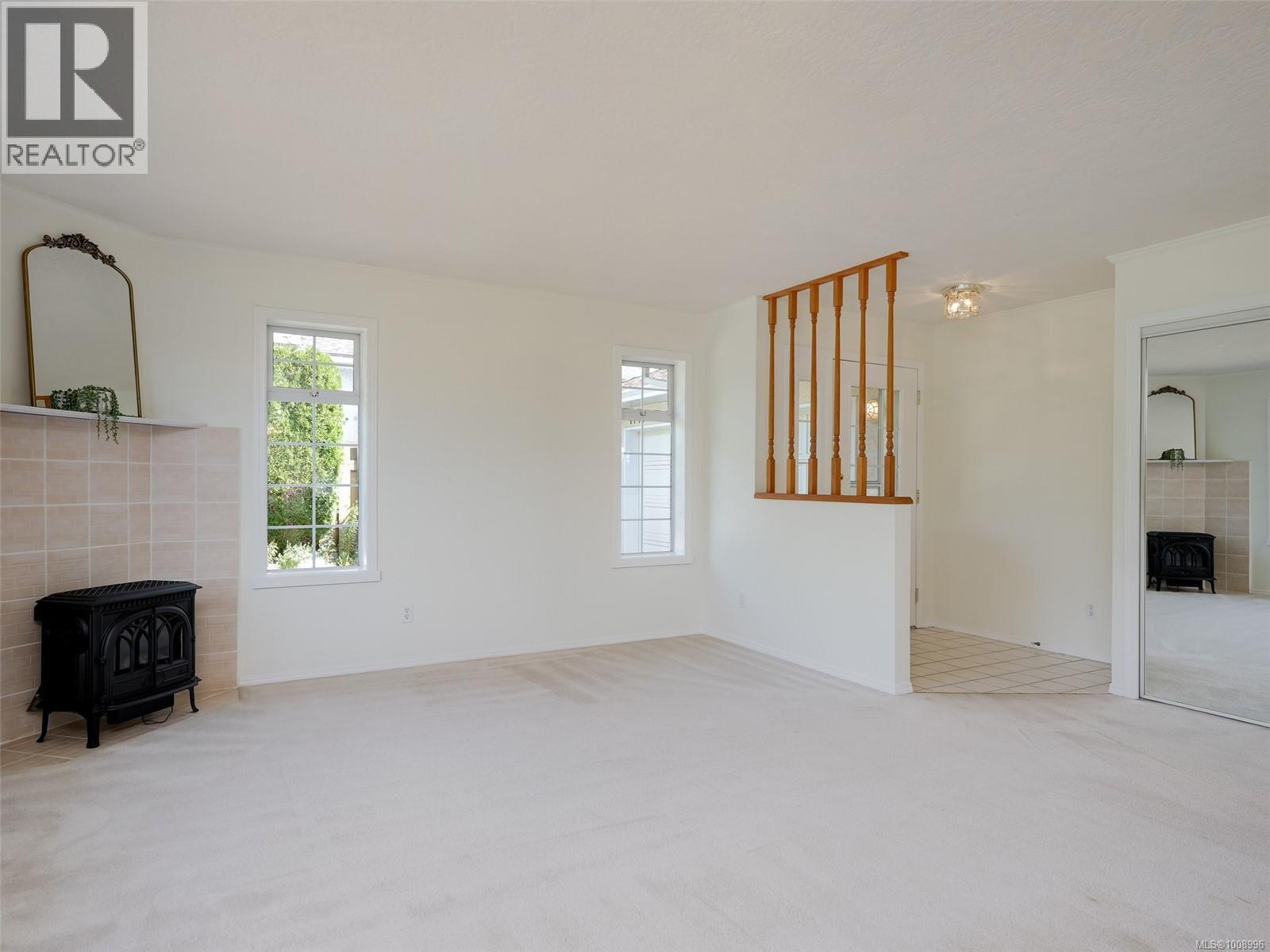 Photo 3 of 4745 Falaise Dr, Saanich BC