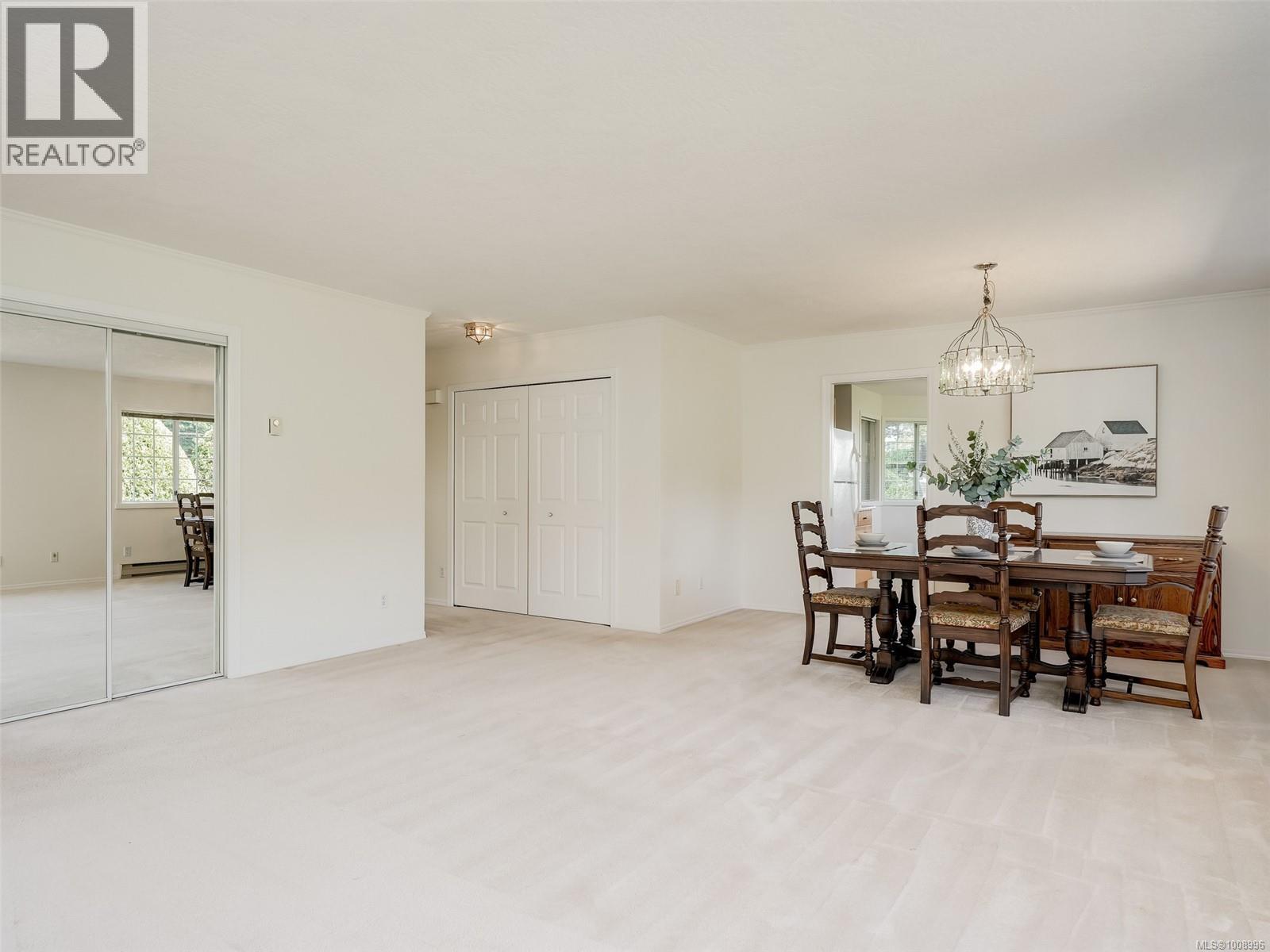 Photo 4 of 4745 Falaise Dr, Saanich BC