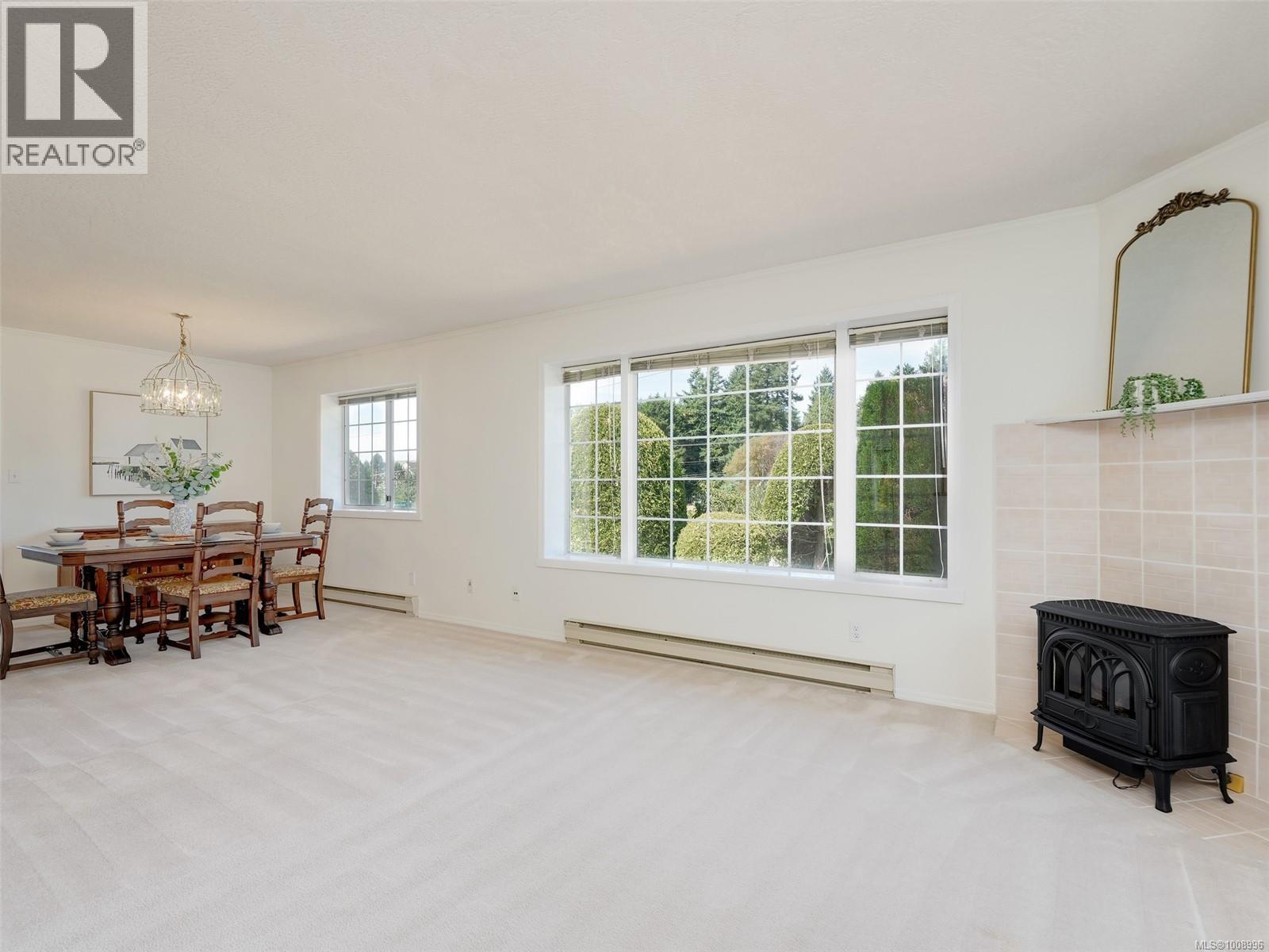 Photo 5 of 4745 Falaise Dr, Saanich BC