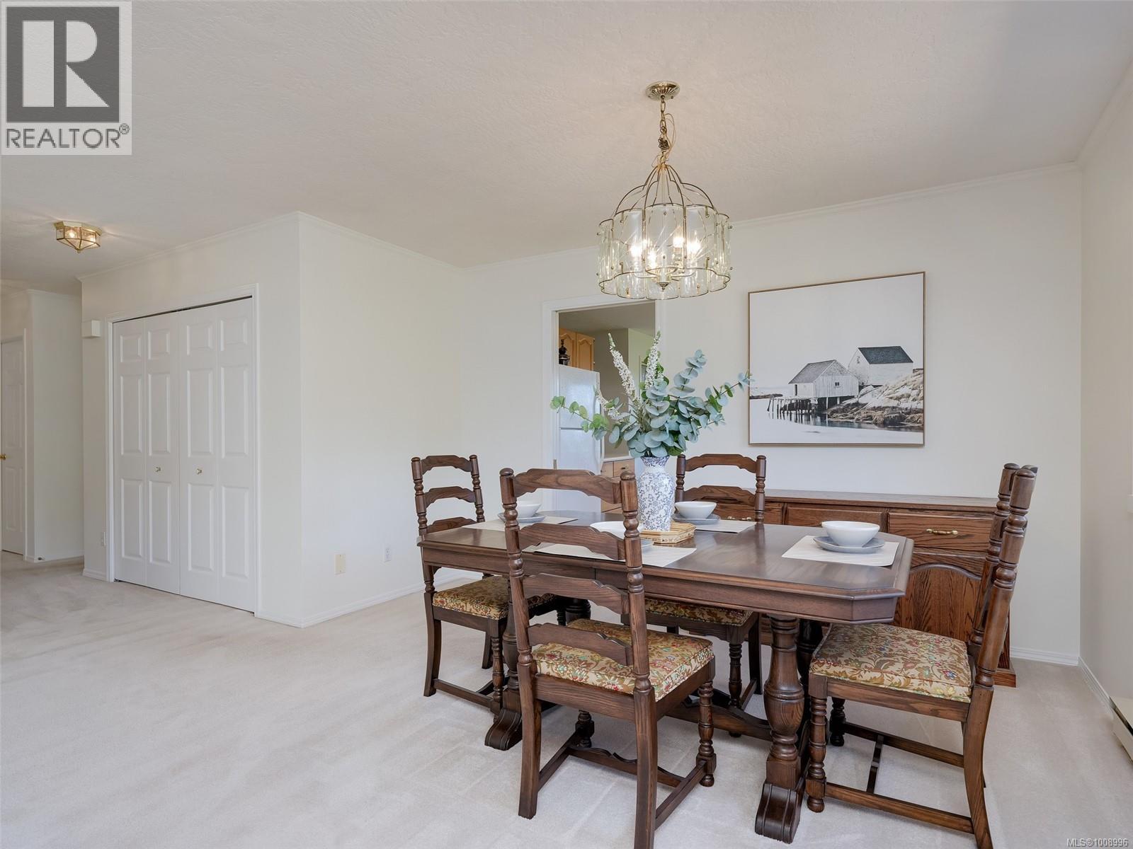 Photo 6 of 4745 Falaise Dr, Saanich BC