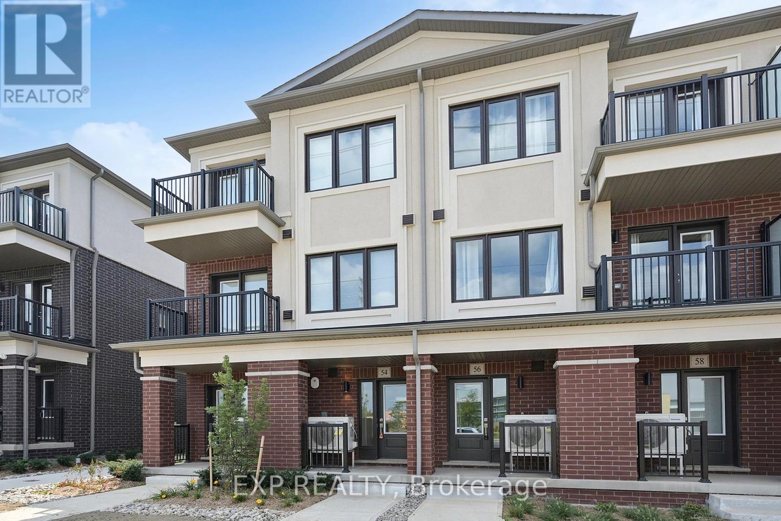 Photo 3 of 54 Matawin Lane, Richmond Hill ON