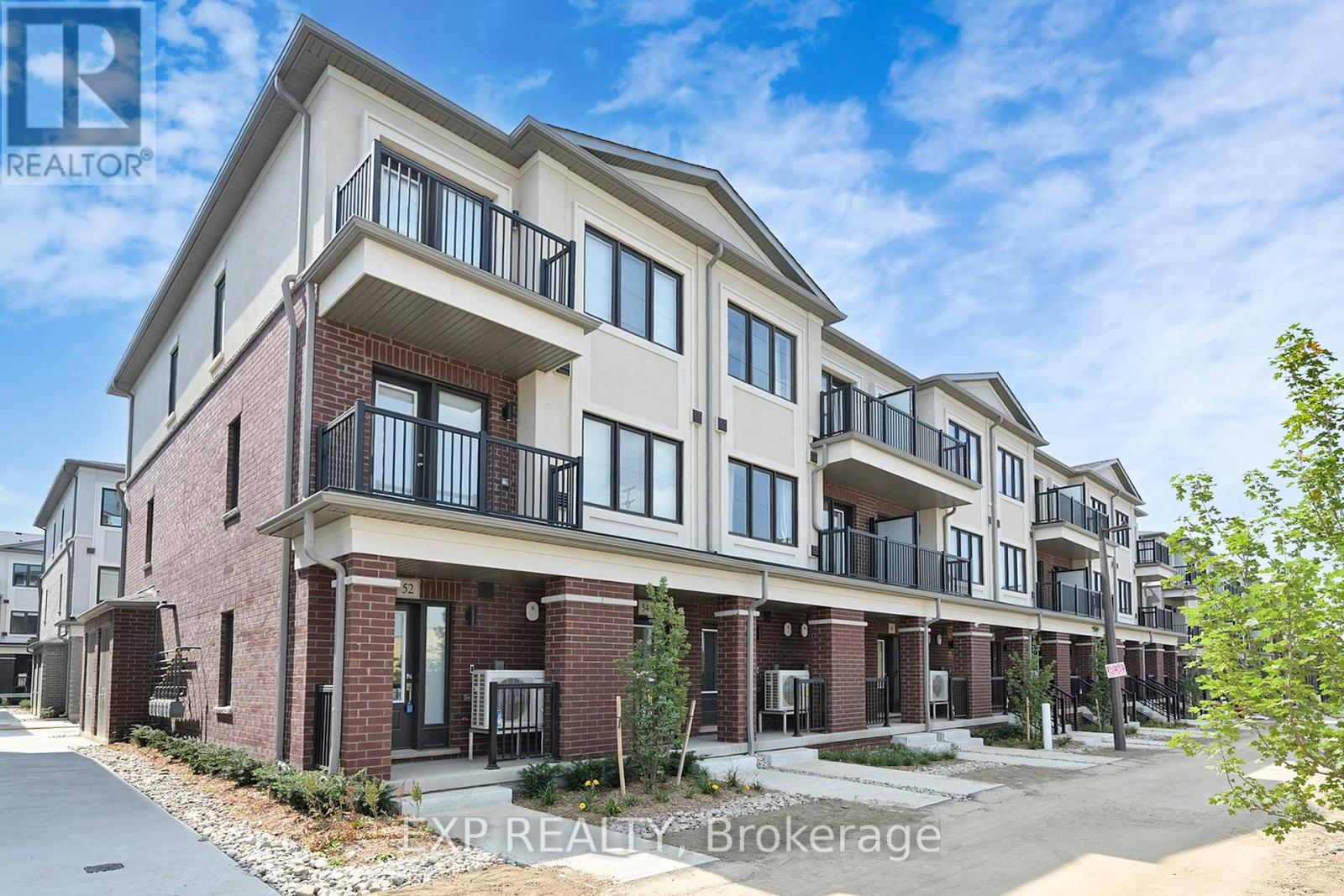 Photo 1 of 54 Matawin Lane, Richmond Hill ON