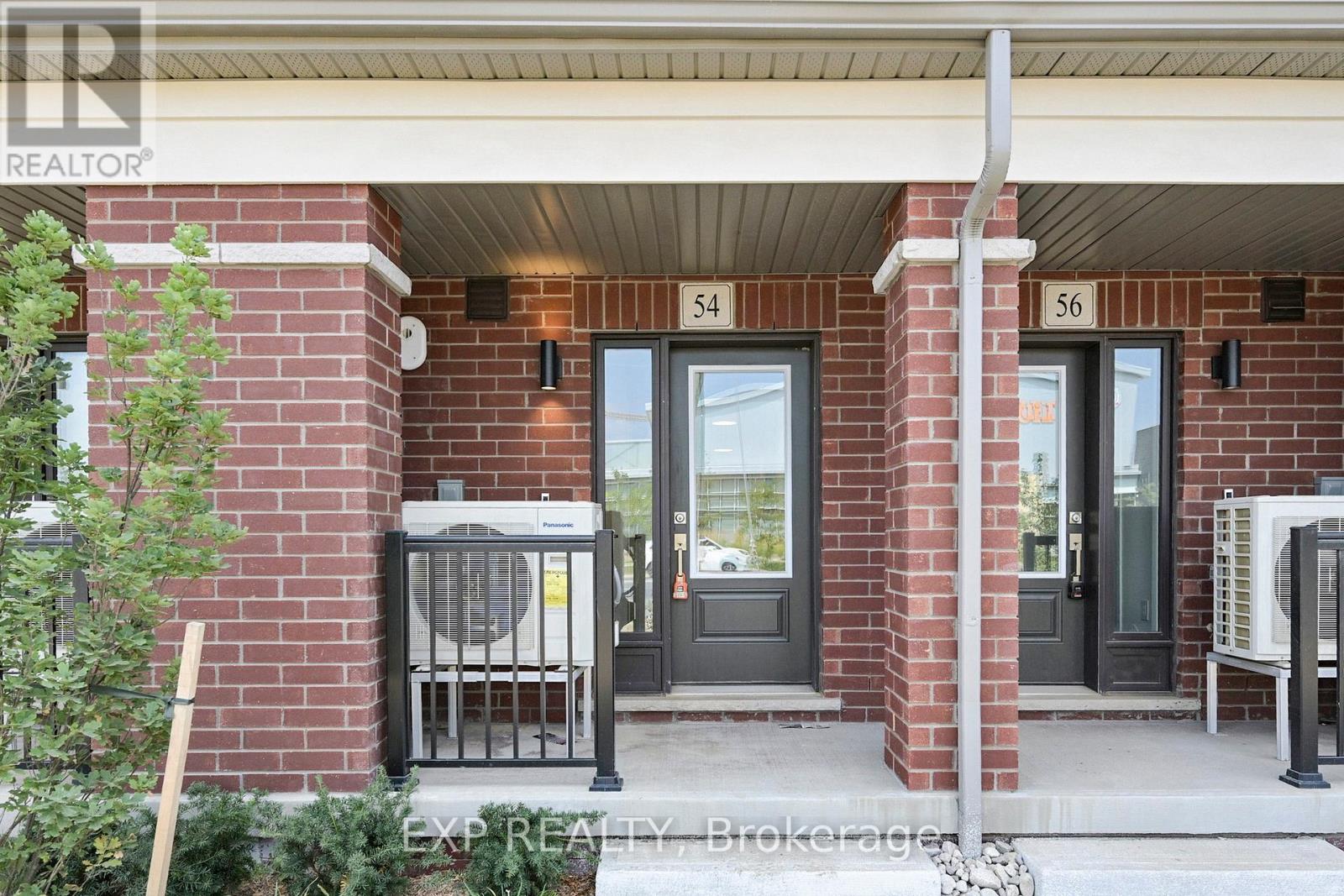 Photo 4 of 54 Matawin Lane, Richmond Hill ON
