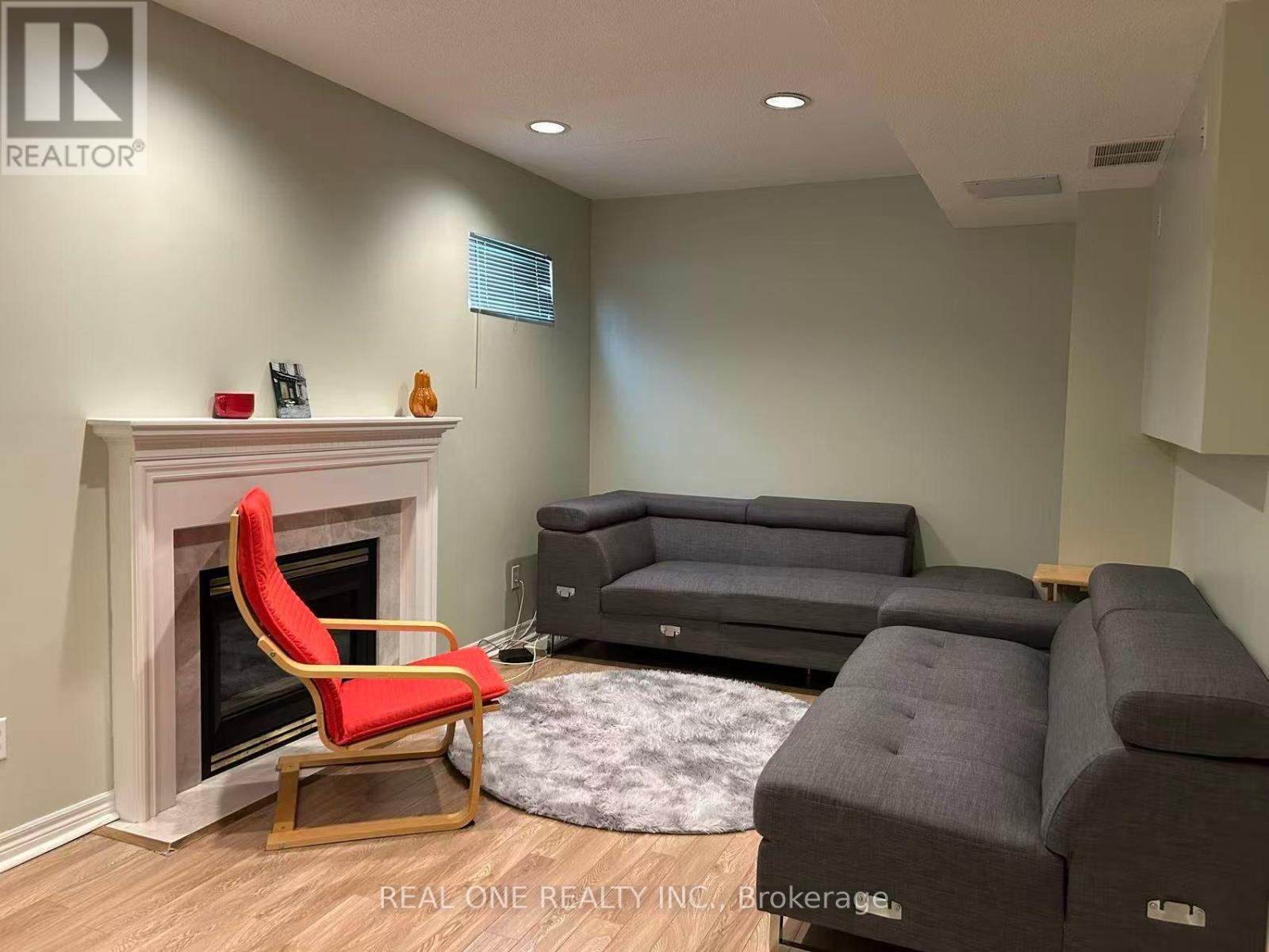 Photo 12 of 38 2250 Rockingham Drive, Oakville ON