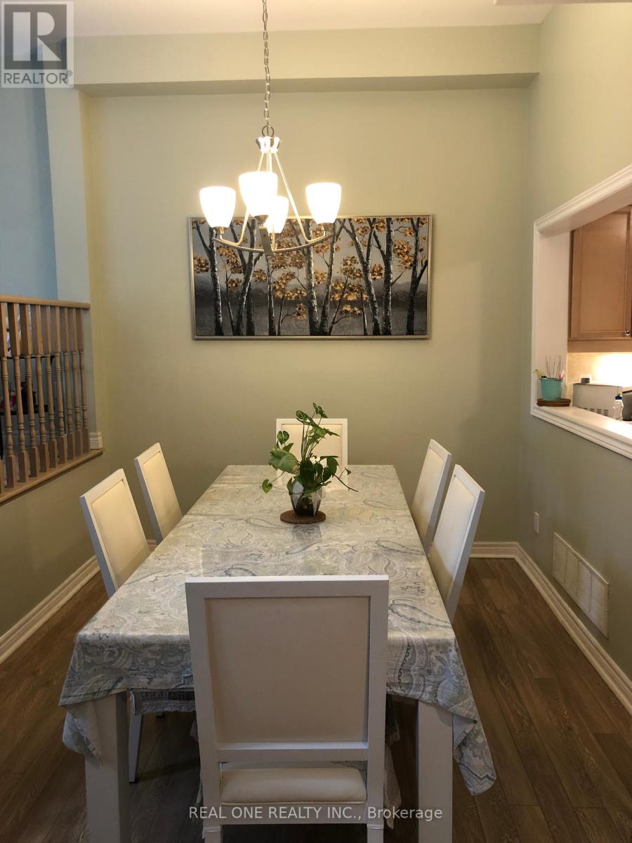 Photo 10 of 38 2250 Rockingham Drive, Oakville ON