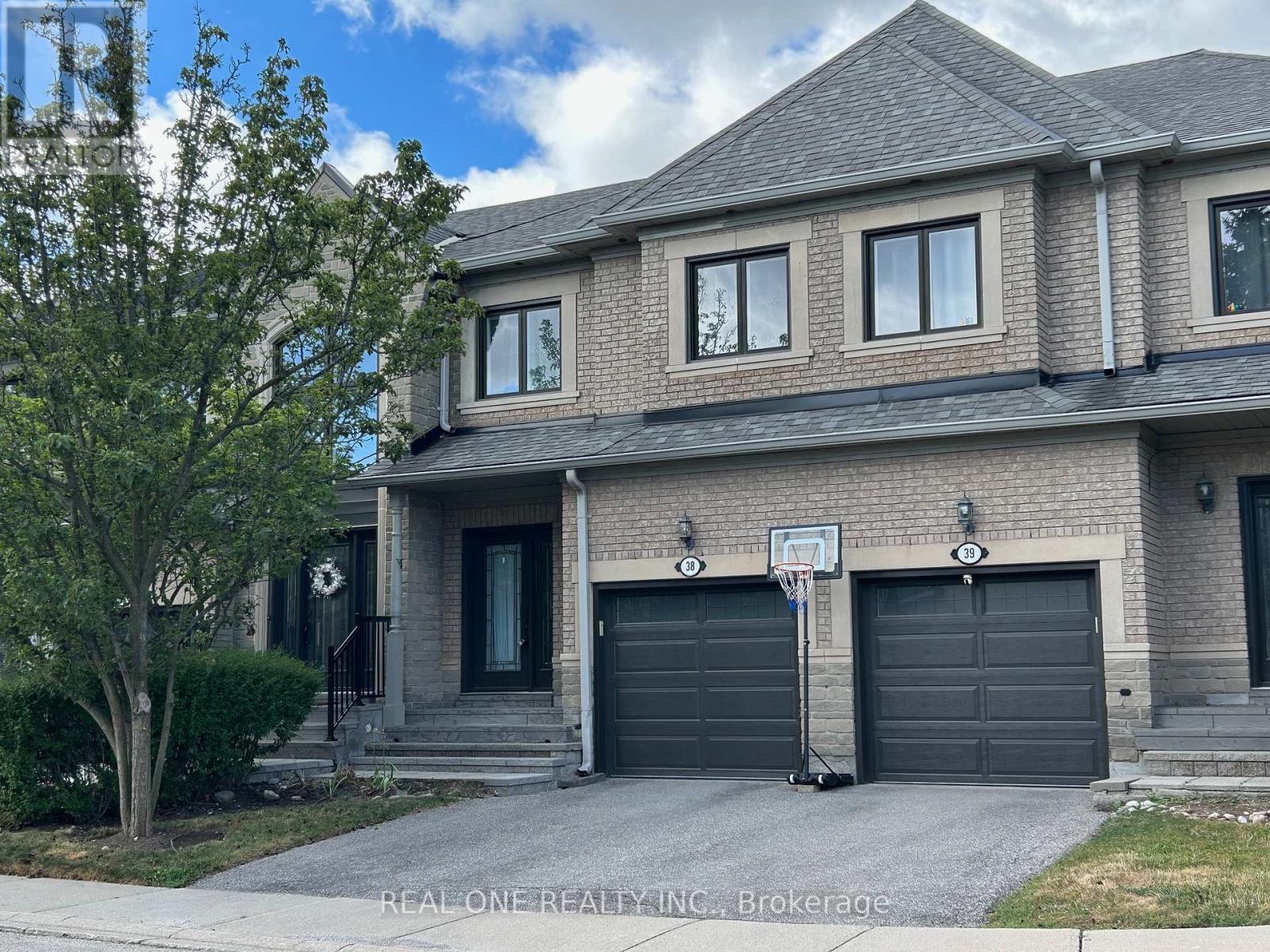 Photo 2 of 38 2250 Rockingham Drive, Oakville ON