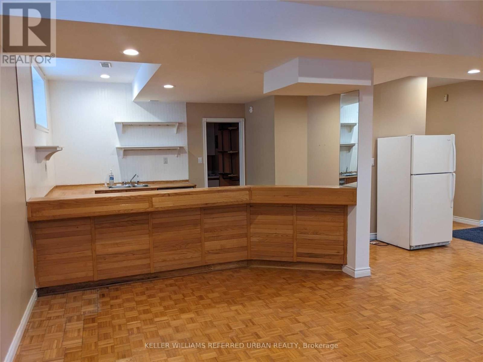 Photo 2 of Lower 132 Old Surrey Lane, Richmond Hill ON