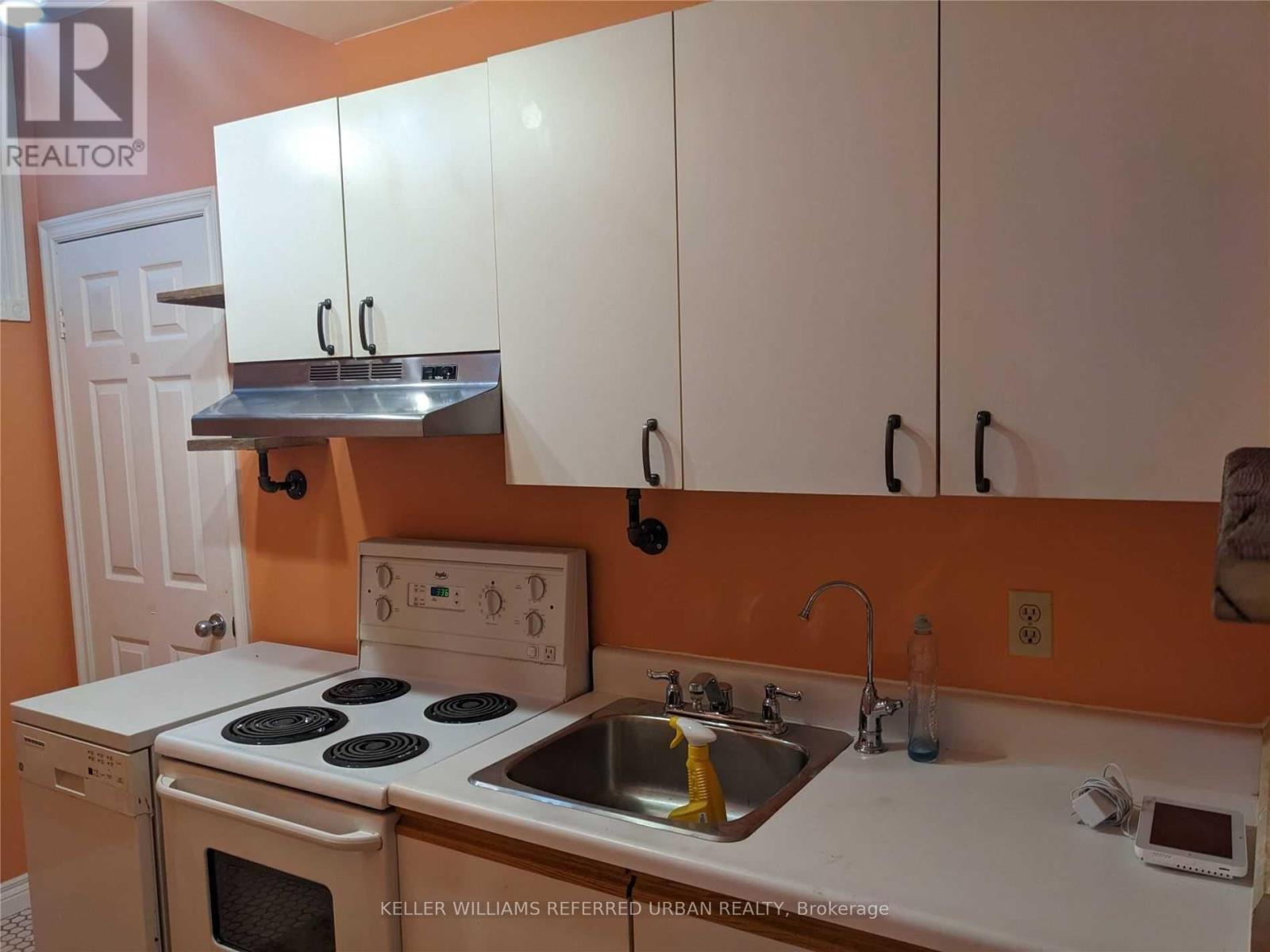Photo 8 of Lower 132 Old Surrey Lane, Richmond Hill ON