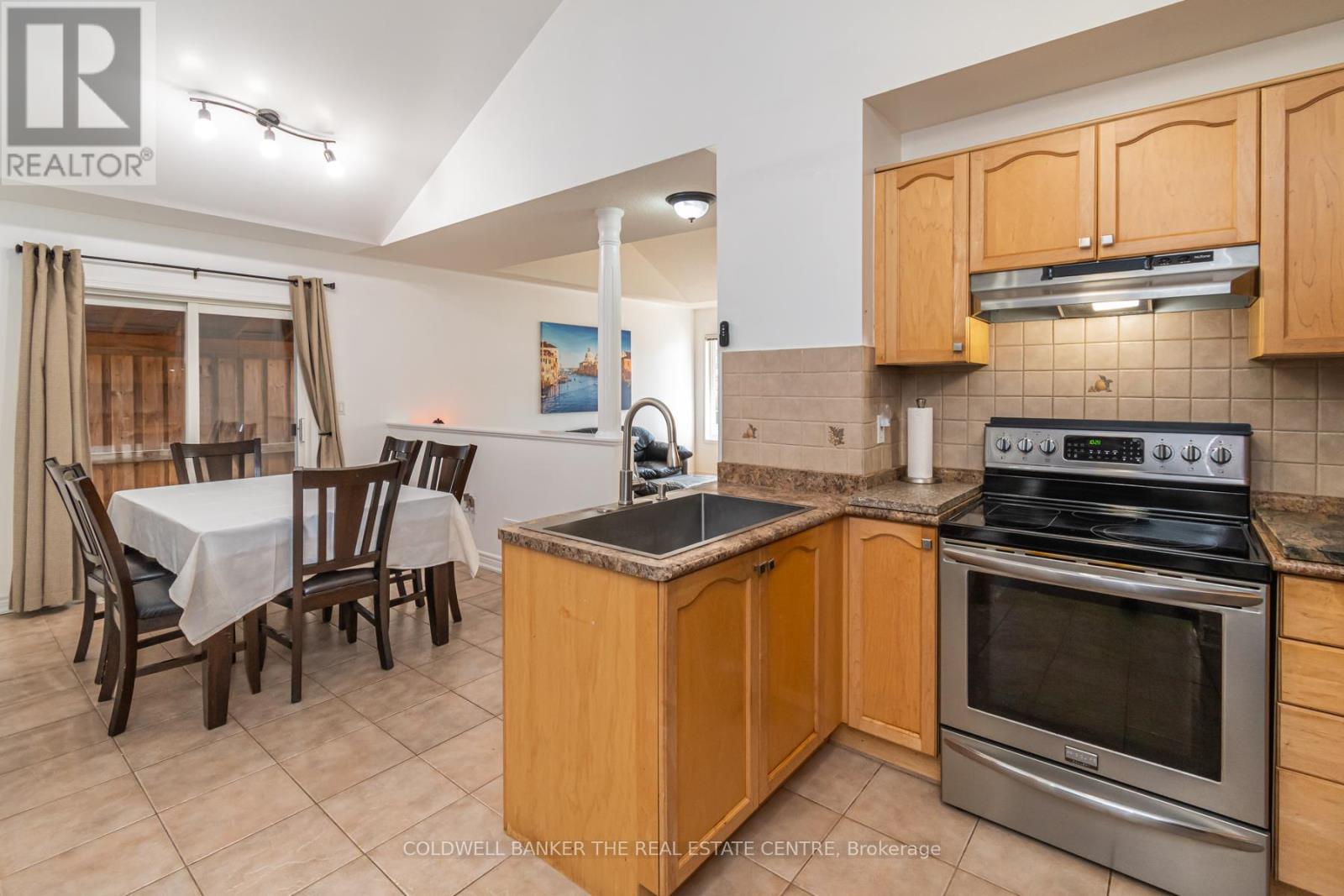 Photo 8 of 1128 Kell Street, Innisfil ON