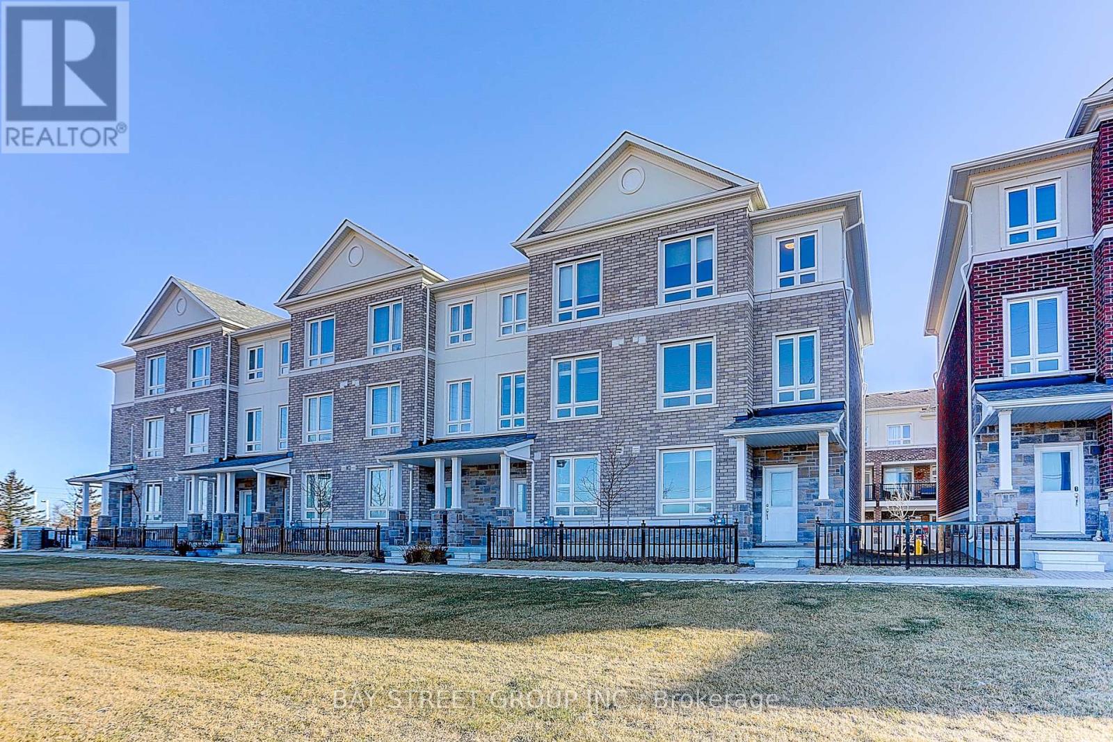 Photo 2 of 12 Chicago Lane, Markham ON