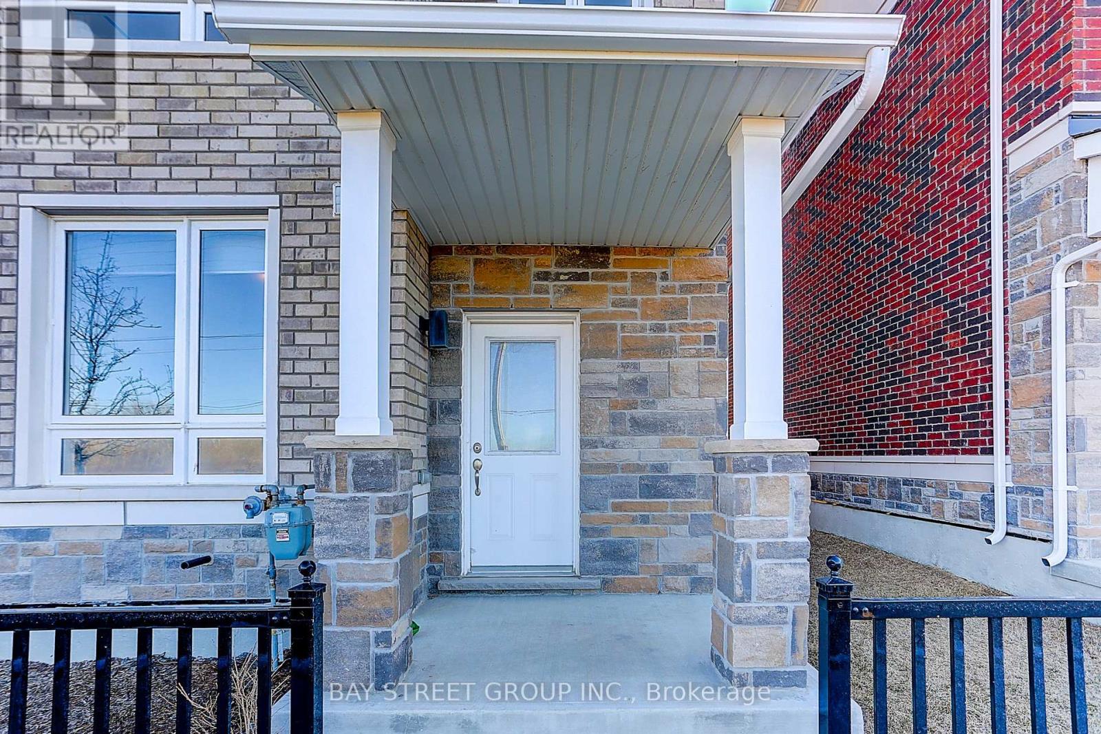 Photo 4 of 12 Chicago Lane, Markham ON