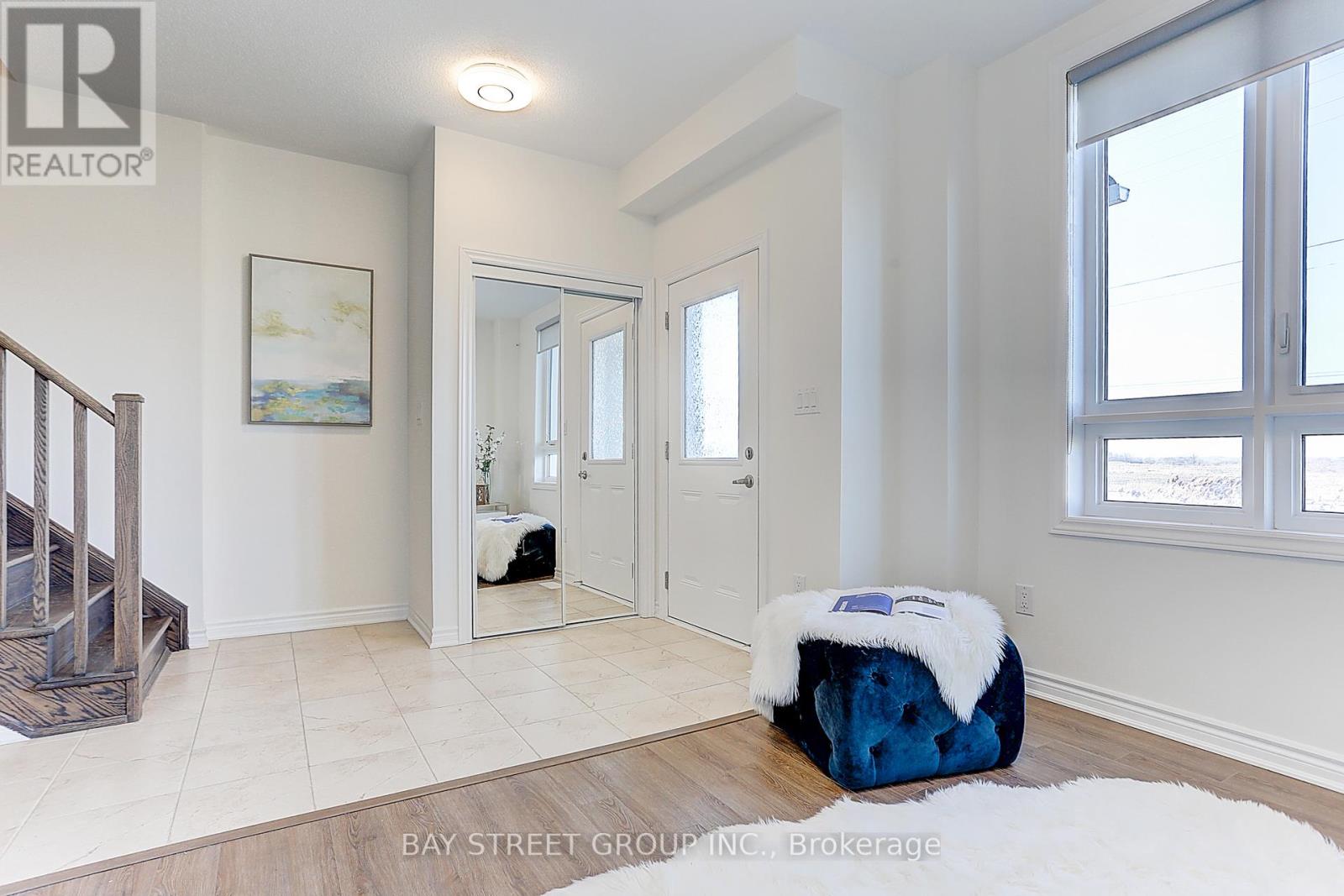 Photo 7 of 12 Chicago Lane, Markham ON