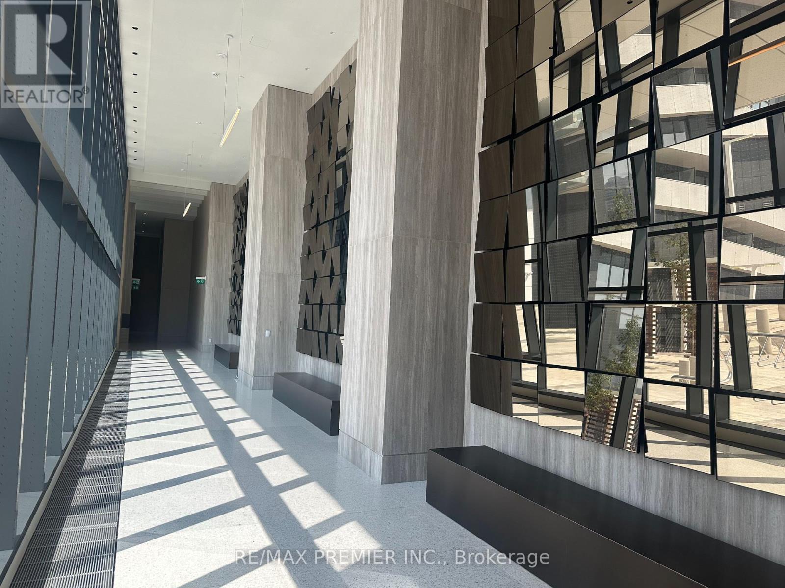 Photo 8 of 5808 225 Commerce Street, Vaughan ON