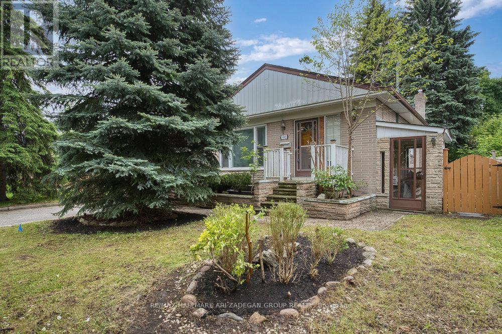 Photo 1 of 402 Centre Street E, Richmond Hill ON