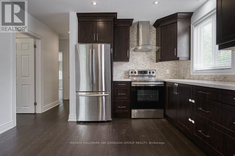 Photo 10 of 402 Centre Street E, Richmond Hill ON