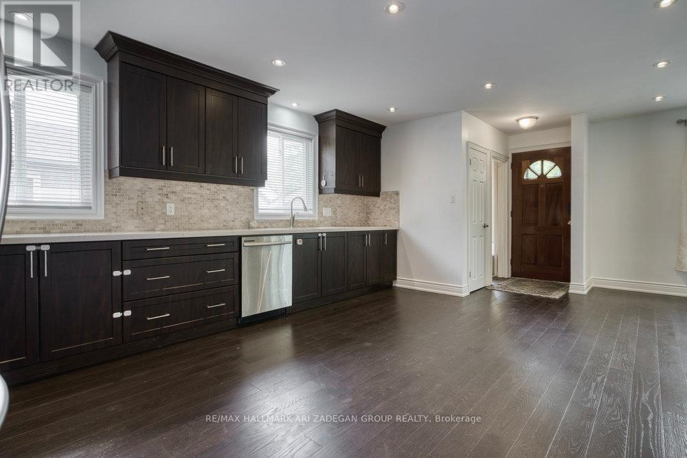 Photo 11 of 402 Centre Street E, Richmond Hill ON