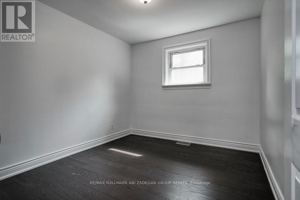 Photo 12 of 402 Centre Street E, Richmond Hill ON