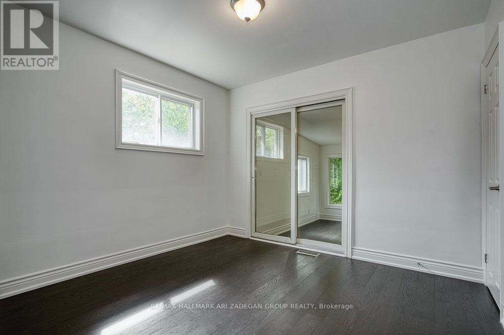 Photo 15 of 402 Centre Street E, Richmond Hill ON