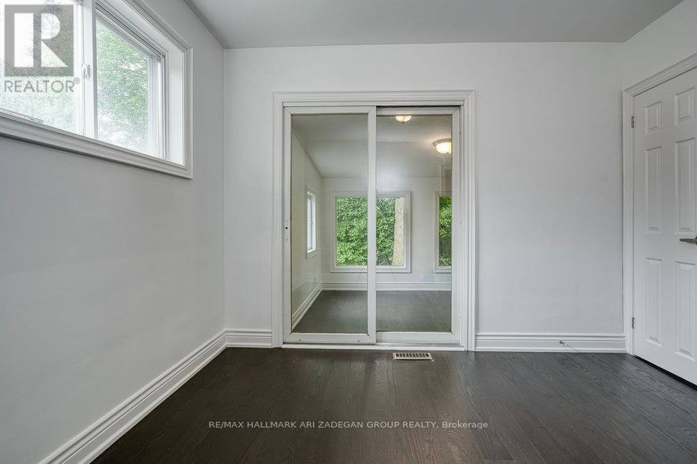 Photo 16 of 402 Centre Street E, Richmond Hill ON