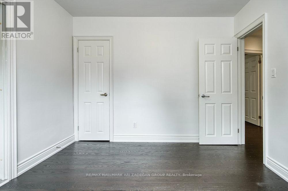 Photo 17 of 402 Centre Street E, Richmond Hill ON