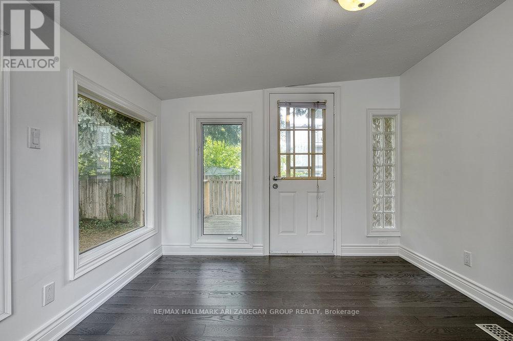 Photo 19 of 402 Centre Street E, Richmond Hill ON