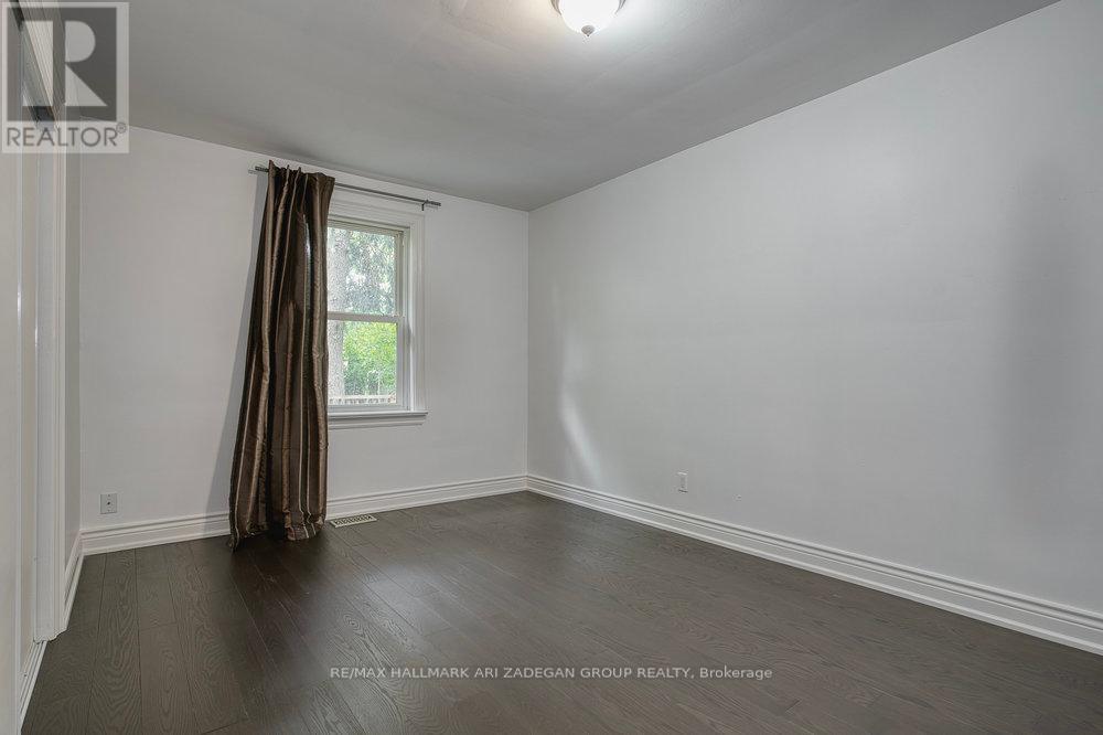 Photo 21 of 402 Centre Street E, Richmond Hill ON