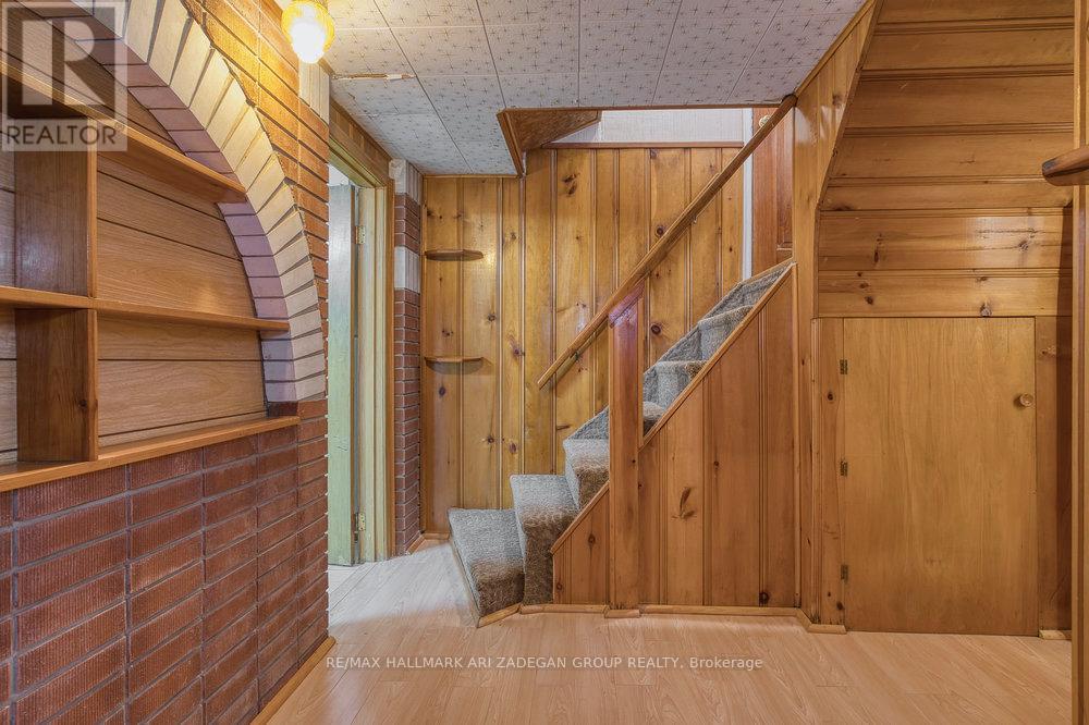 Photo 24 of 402 Centre Street E, Richmond Hill ON