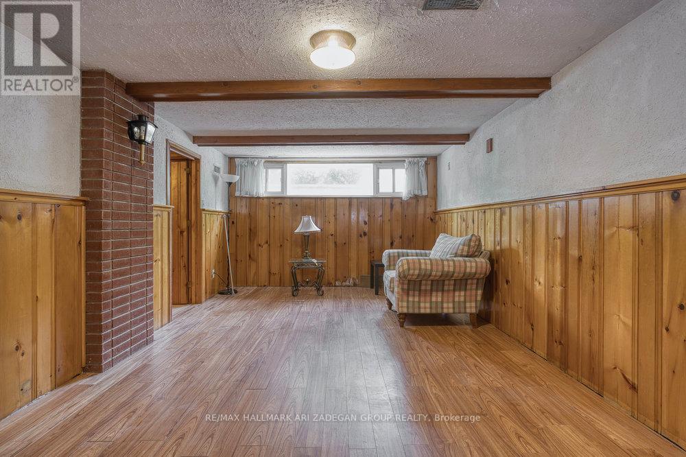 Photo 26 of 402 Centre Street E, Richmond Hill ON