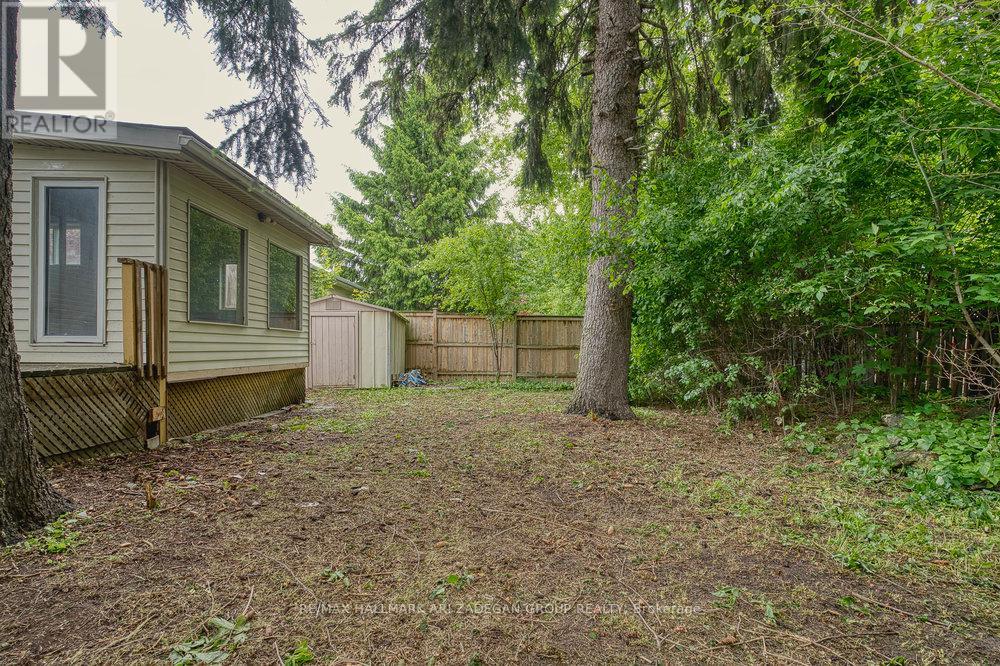 Photo 30 of 402 Centre Street E, Richmond Hill ON
