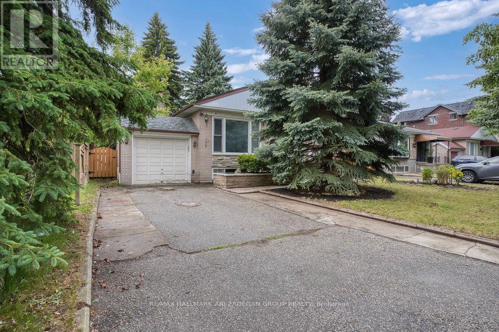 Photo 33 of 402 Centre Street E, Richmond Hill ON