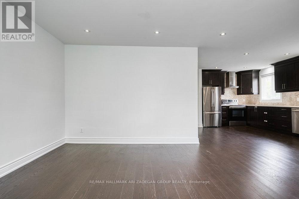 Photo 6 of 402 Centre Street E, Richmond Hill ON